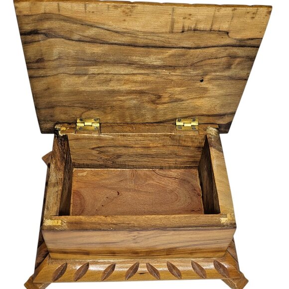 Wooden Trinket Box from Mallorca Spain Painted Dancers On Lid 5"x4"x3" vintage - Picture 2 of 6